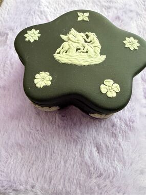 Preloved: Wedgwood Black and Cream Jasperware Star-Shaped Trinket Box
